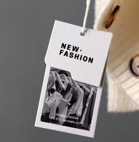 China Factory Price Low MOQ Custom Clothing hang Tag Embossed Hangtags for Clothing Eco-Friendly Recyle Hang Tag Swing hang Tag